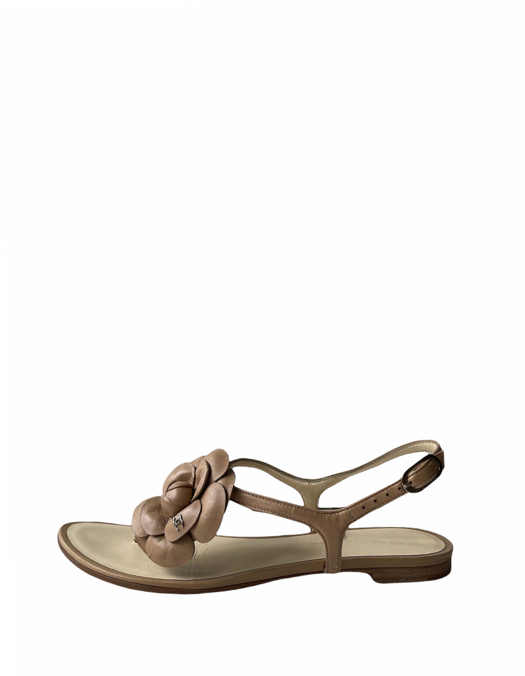 CC 26 Camellia Thong Sandal White Patent Leather 609990