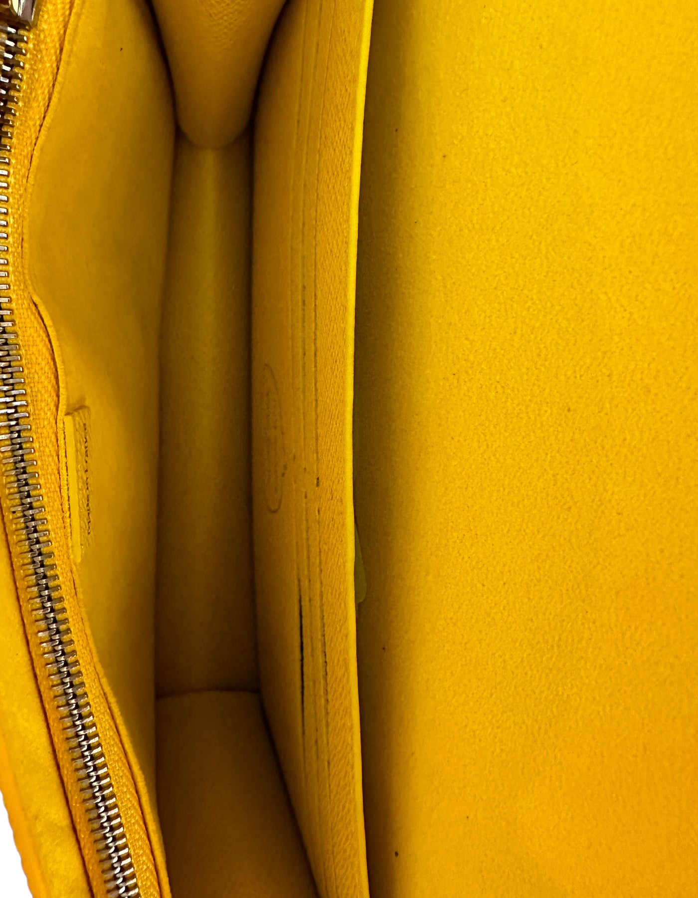 Louis Vuitton LV x YK Juane Noir Epi Leather Twist Belt Chain Wallet B –  ASC Resale
