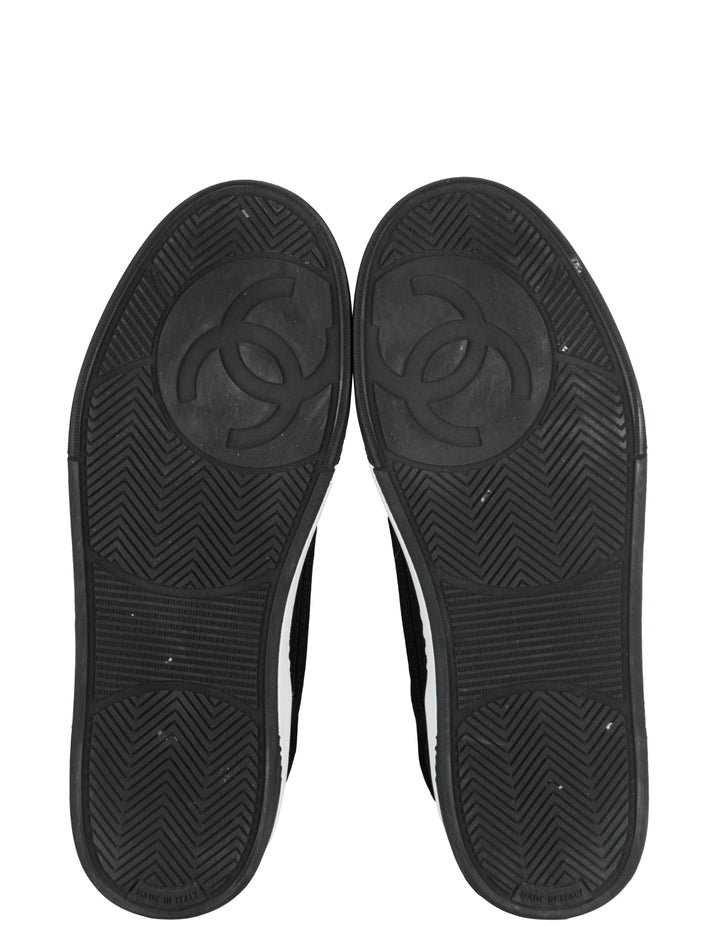 Chanel White/Black Fabric Logo Sneakers sz 38 – ASC Resale Chanel White/Black Fabric Logo Sneakers sz 38 – ASC Resale