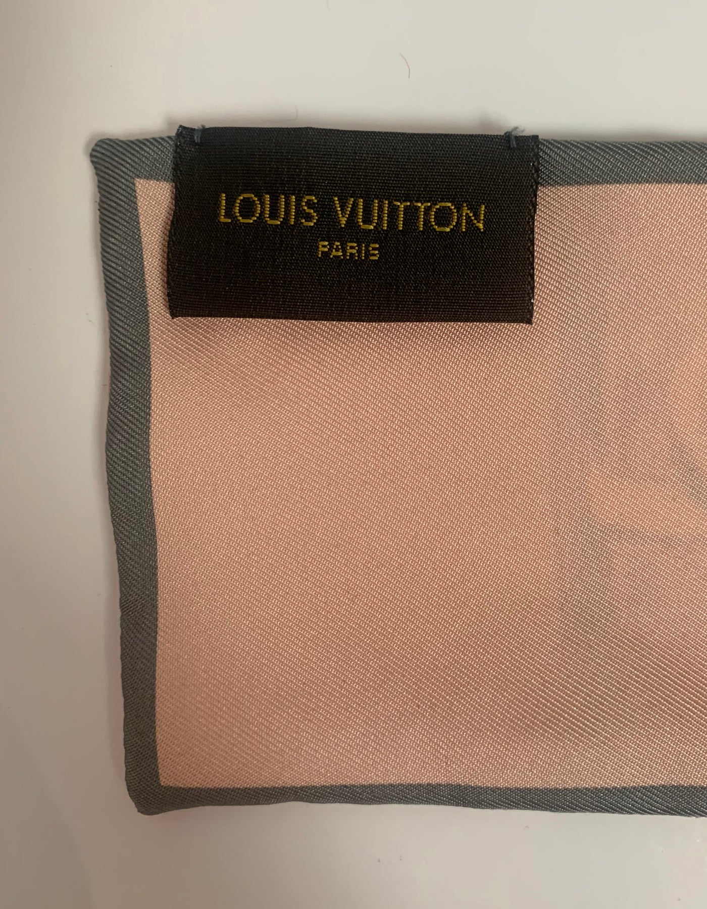 Louis Vuitton Rose Poudre Monogram Trunks Bandeau Silk Neck Scarf – ASC  Resale